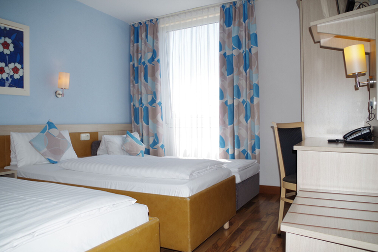 Bedroom 2, Hotel Imperial, München