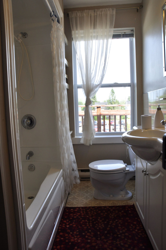 Bathroom 5, Moncton Suites - 267 Universite Ave, Westmorland
