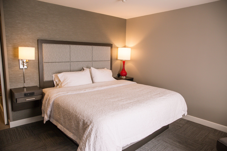 Bedroom 3, Hampton Inn Pontiac, Livingston