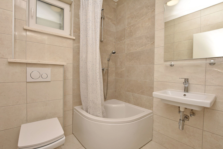 Bathroom 3, Apartments Danolic, Omiš
