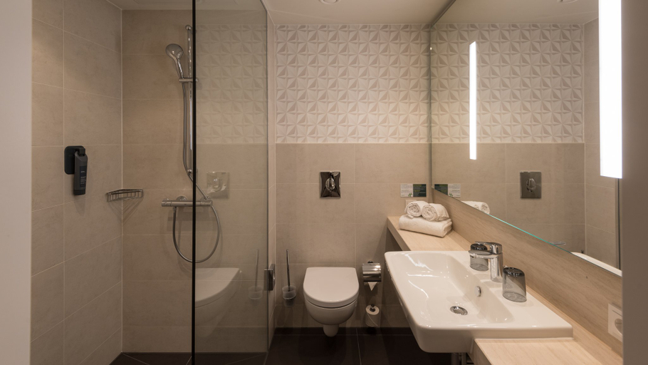 Bathroom 3, Holiday Inn HAMBURG - BERLINER TOR by IHG, Hamburg