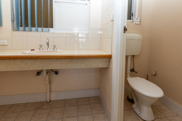 Bathroom 5, Blue Seas Motel, Port Lincoln
