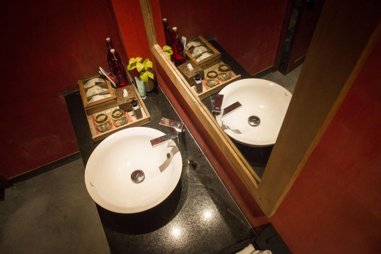 Bathroom 4, Maisons Wat Kor, Svay Pao