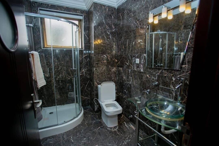 Bathroom 4, Peach View Hotel and Apartments., Accra