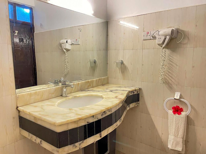 Bathroom 4, Five Palms Bwejuu, Kusini