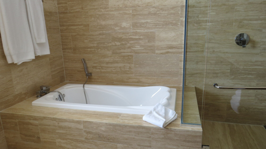 Bathroom 4, Paseo Suites, Antón