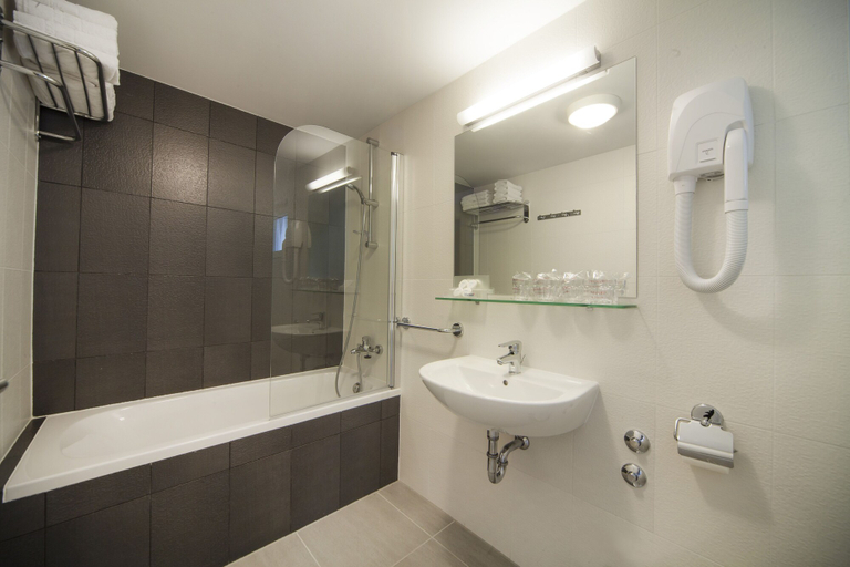 Bathroom 4, Bluesun Hotel Neptun, Tučepi