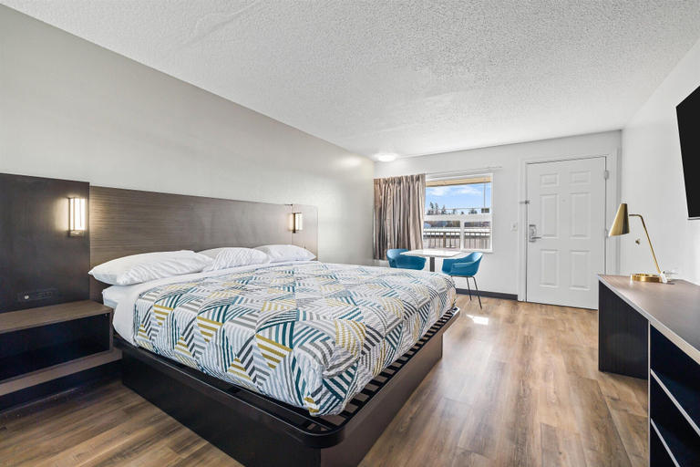Bedroom 3, Motel 6 Bend, OR, Deschutes