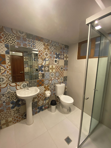 Bathroom 4, Izza Hotel, Cercado