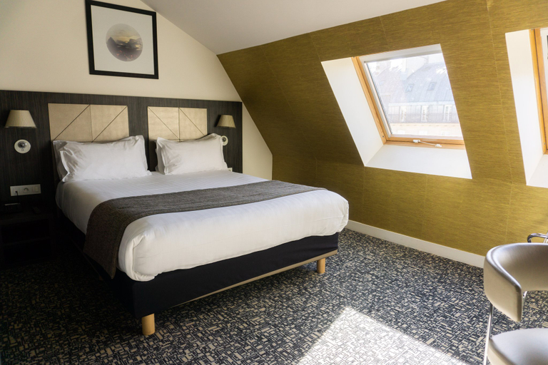 Bedroom 3, Holiday Inn PARIS OPERA - GRANDS BLVDS by IHG, Paris