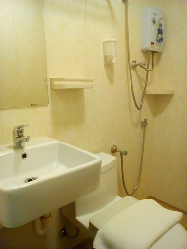 Bathroom 4, Hotel Portview, Klang