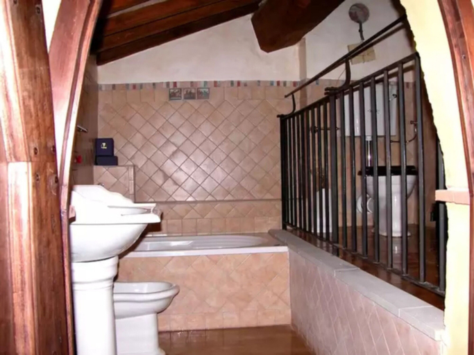 Bathroom 4, Monastery Guest House, Perugia