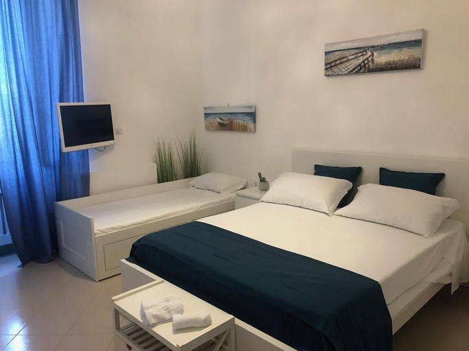 Bedroom 4, River view, Rome