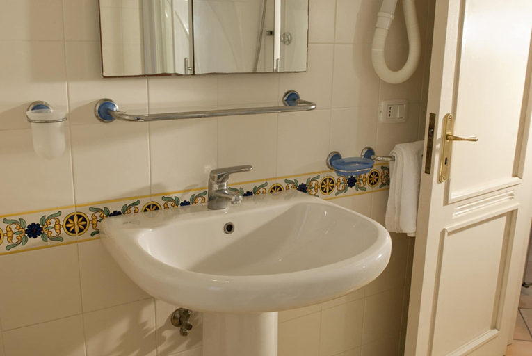 Bathroom 3, Hotel Paradiso Residence, Salerno