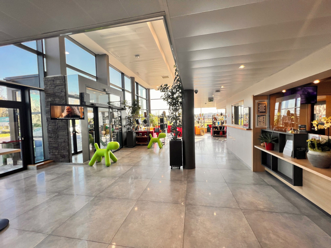 Public Area 30