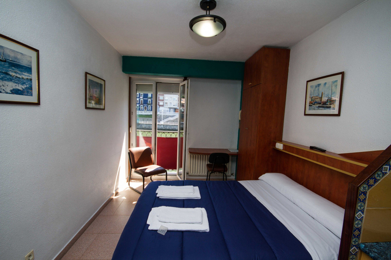 Bedroom 4, Hotel Ria de Bilbao, Vizcaya