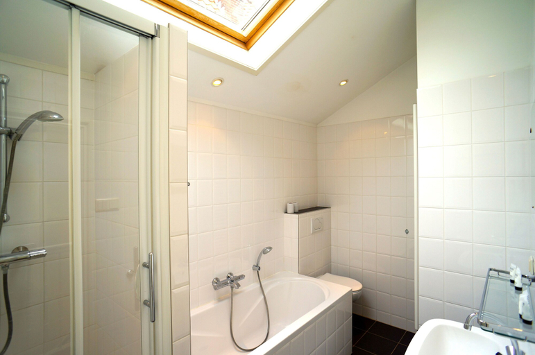 Bathroom 3, Stayci Apartments Noordeinde, Den Haag