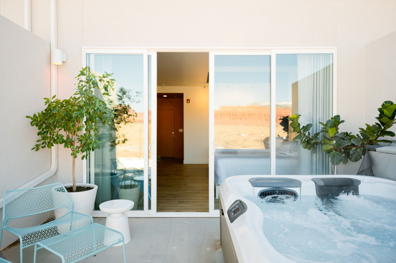 Bathroom 4, Skyview Hotel, Wayne