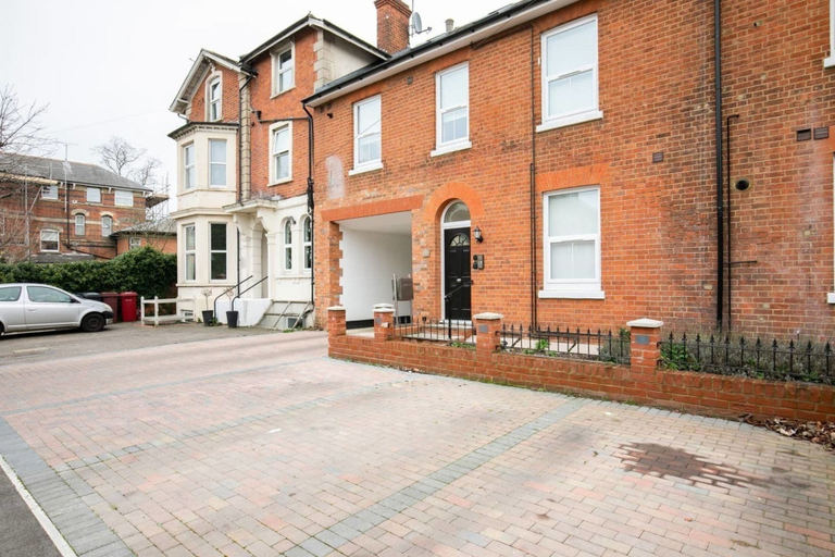 Exterior & Views 2, 11 Helena House, Reading