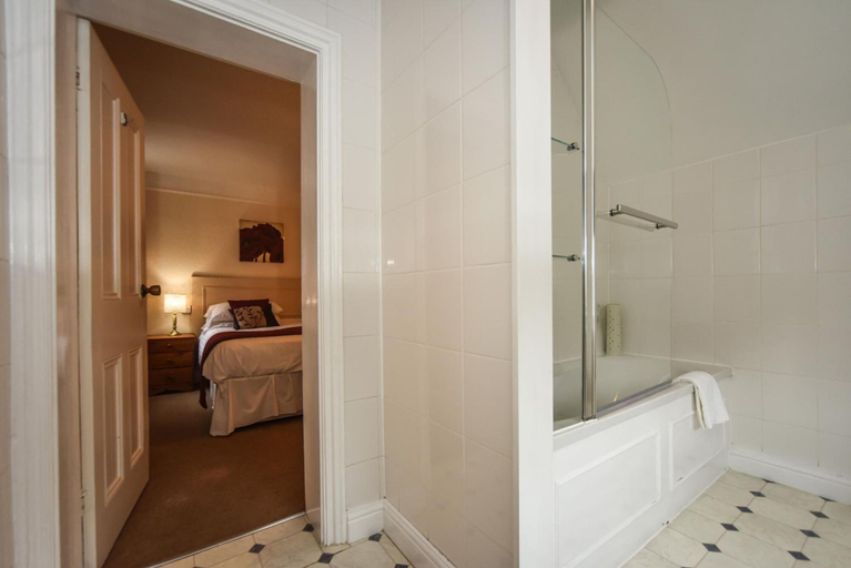Bathroom 4, Bentley Brook Inn, Derbyshire