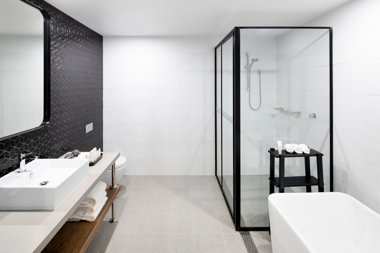 Bathroom 4, Holiday Inn SYDNEY ST MARYS by IHG, Penrith - East