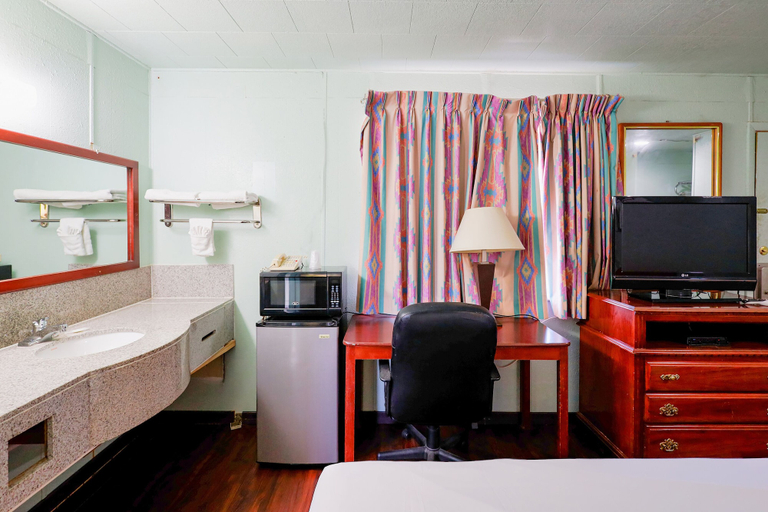 Bedroom 5, Route 66 Inn, Guadalupe