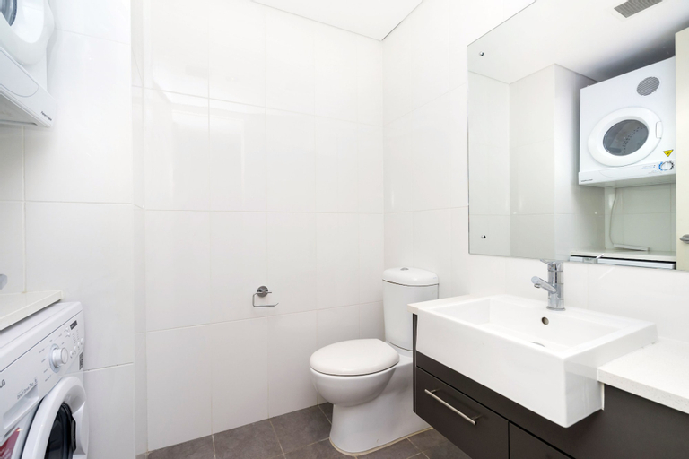 Bedroom 4, Luxury Modern Double Ensuite Apartment, Vincent