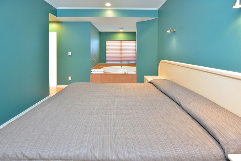Bedroom 3, Shoreline Motel, Napier