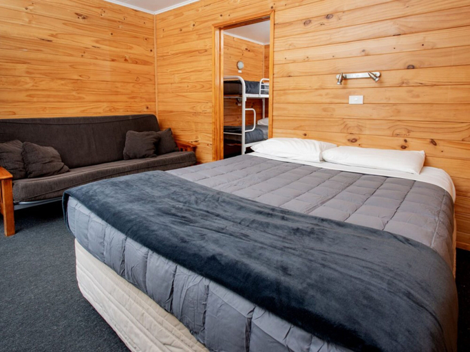 Bedroom 2, Motueka TOP 10 Holiday Park, Tasman