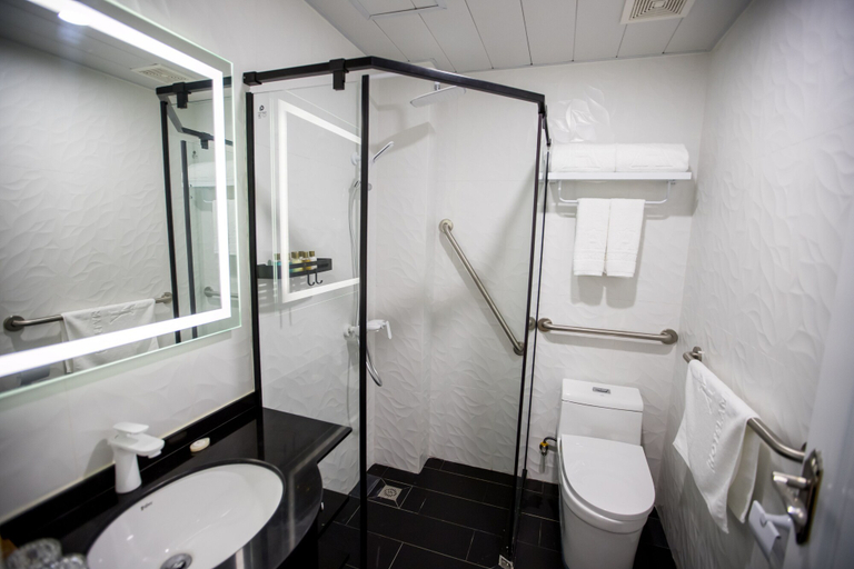 Bathroom 4, Hotel Americano, Saipan