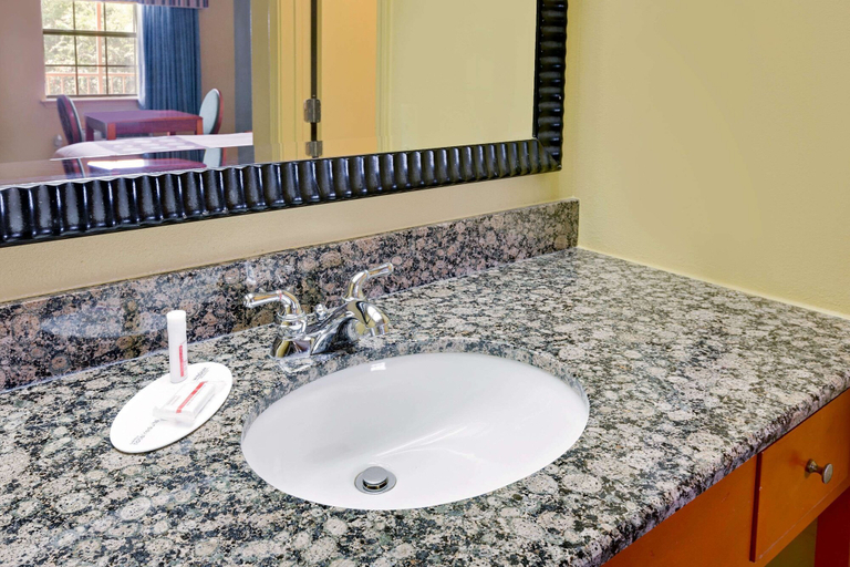Bathroom 4, Super 8 by Wyndham Hazen, Prairie