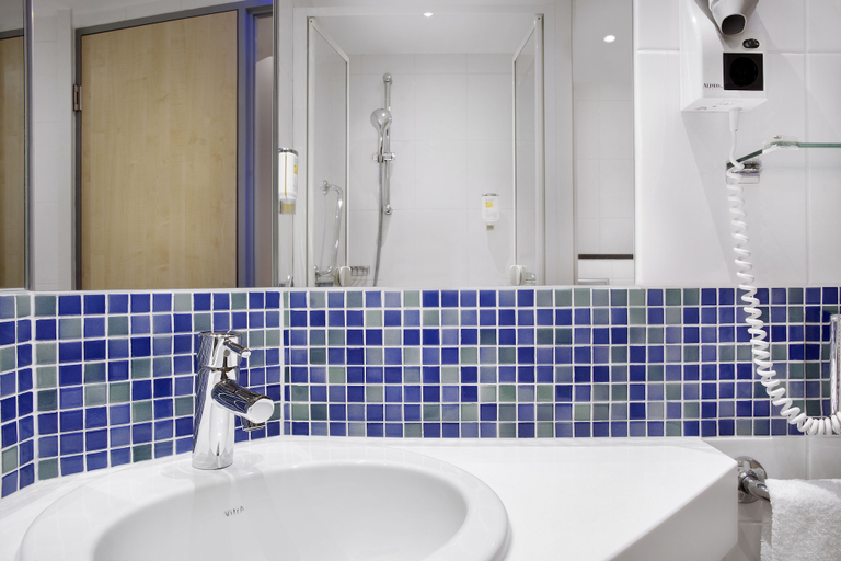 Bathroom 5, Holiday Inn Express BADEN - BADEN by IHG, Baden-Baden