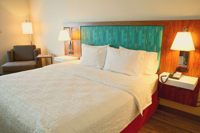Bedroom 4, Hampton Inn & Suites Cathedral City, Riverside