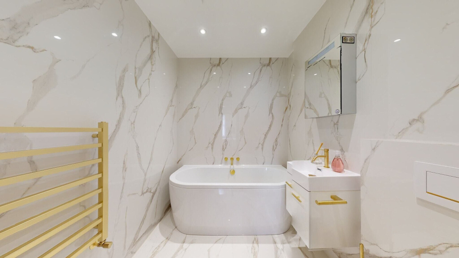 Bathroom 3, Amazing Newly Refurbished Mews House, London