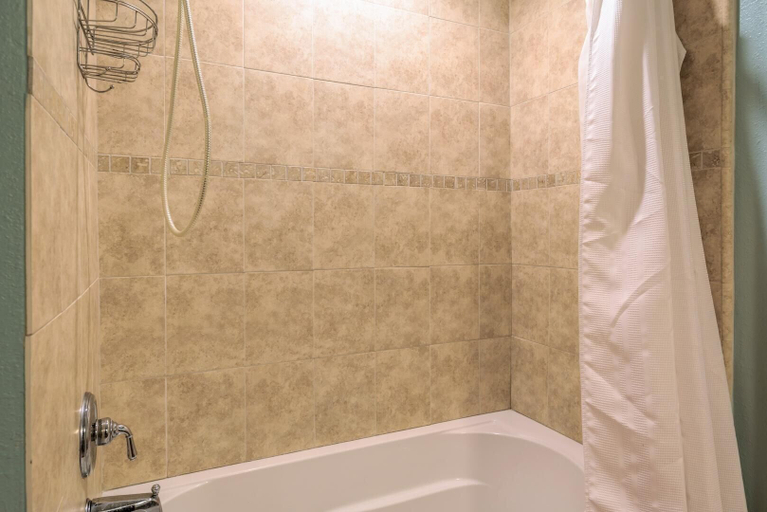 Bathroom 4, La Solana by Padre Getaways, Cameron