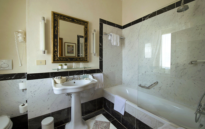 Bathroom 5, Park Palace, Florence