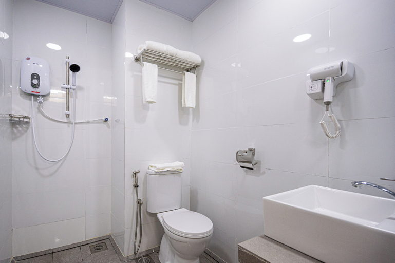Bathroom 5, Semporna City Hotel, Semporna