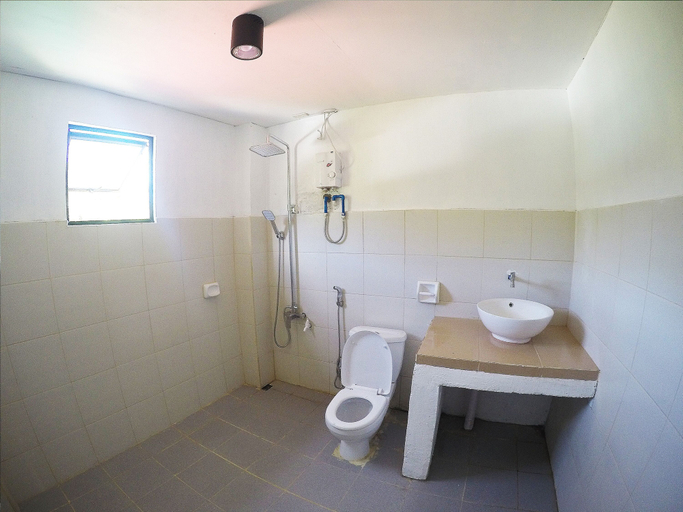 Bathroom 3, JMP Hostel, Coron