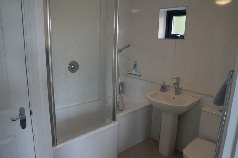 Bathroom 4, Moonzie Eco Lodge, Fife