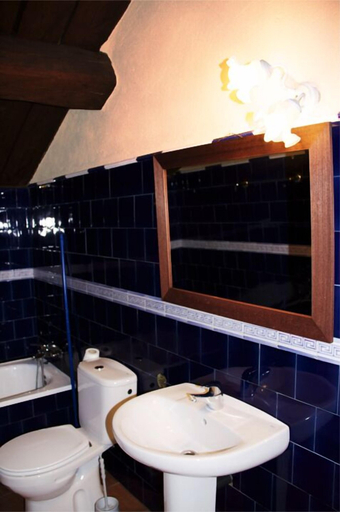 Bathroom 3, Can Bonada, Girona