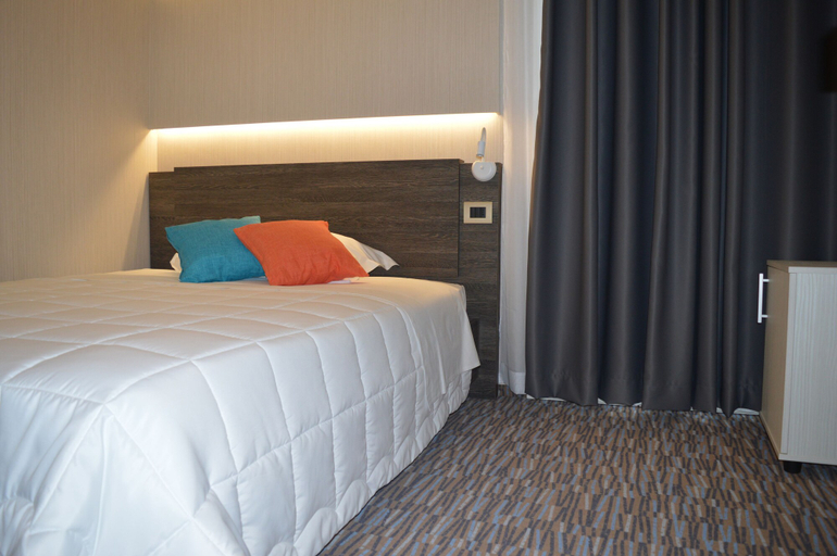Bedroom 2, Hotel Enjoy, Rovigo