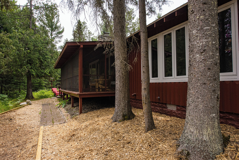 Exterior & Views 2, Cozy Riverside Getaway Pine Bend Cottage, Crawford