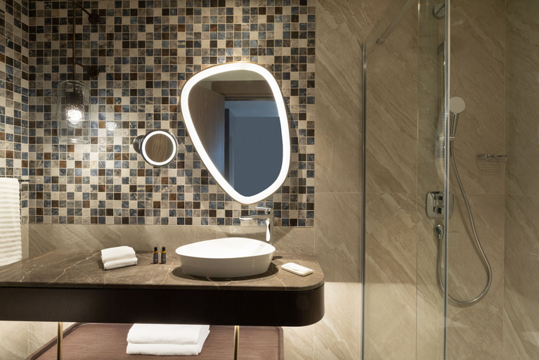 Bathroom 5, The Westin Istanbul Nisantasi, Şişli