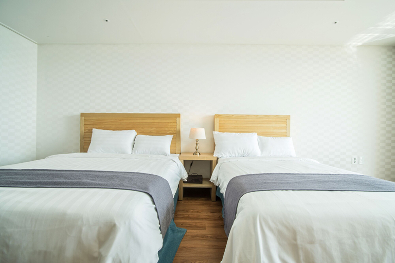 Bedroom 5, Breeze Bay Hotel, Seogwipo