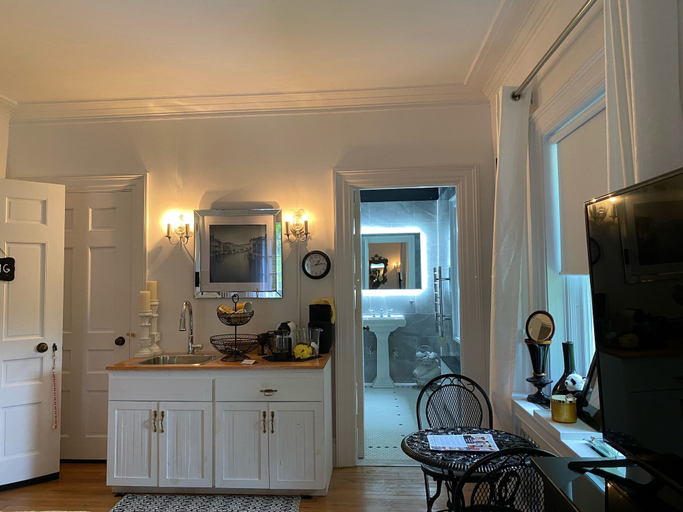 Bathroom 4, Clonmel Castle, Haldimand-Norfolk