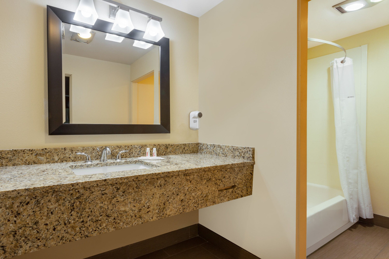 Bathroom 4, Days Inn by Wyndham Yakima, Yakima