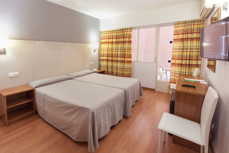 Bedroom 4, Port Vista Oro Hotel, Alicante