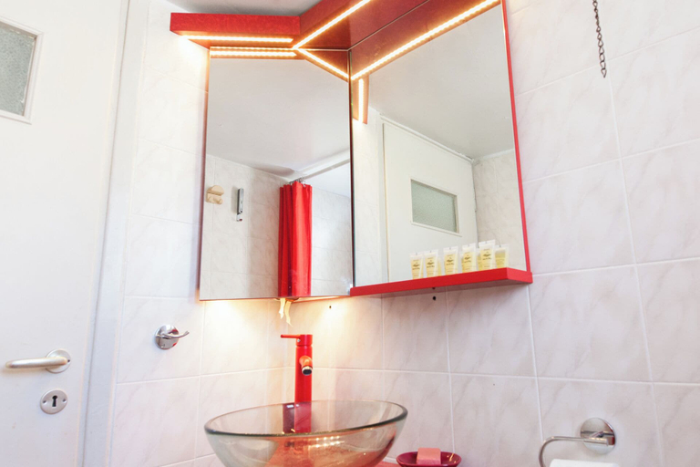 Bathroom 5, Charming Balcony Escape in Kipseli, Attica