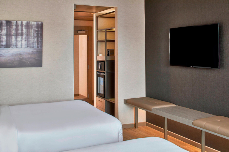 Bedroom 4, AC Hotel by Marriott Cleveland Beachwood, Cuyahoga