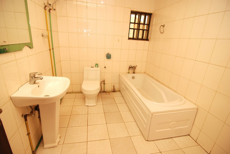 Bathroom 3, Juvacy Luxury Hotel 1, Karu